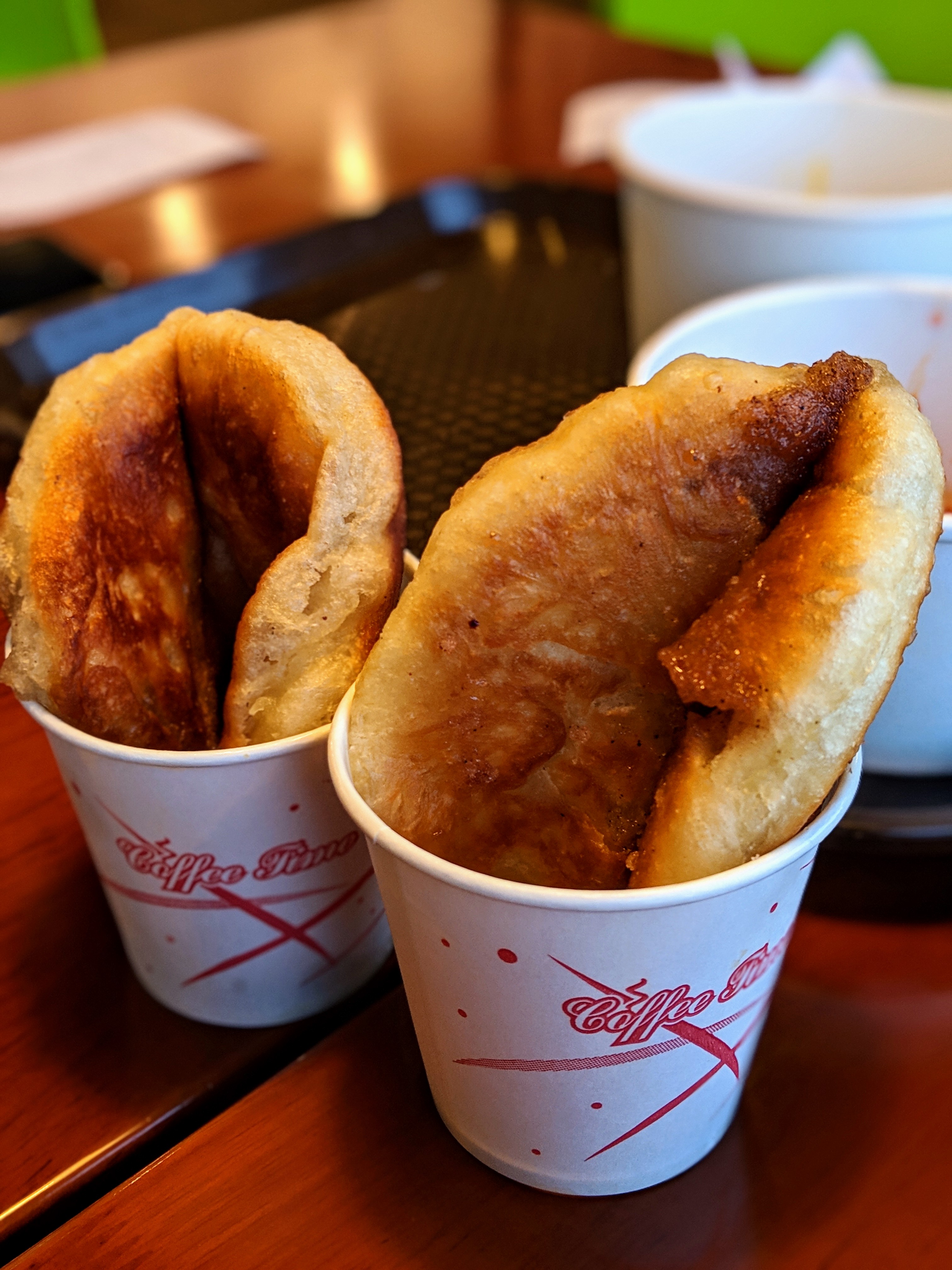 00100dPORTRAIT_00100_BURST20190207165715250_COVER